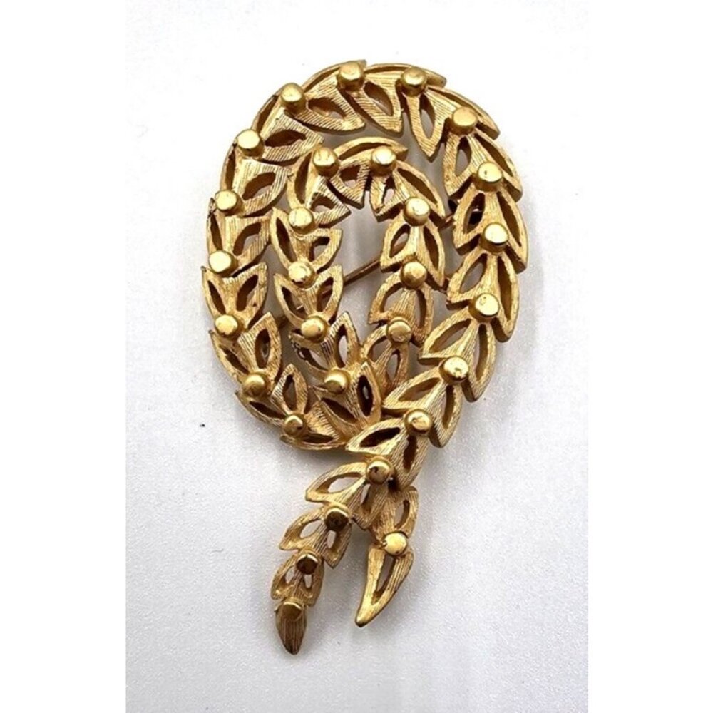 Trifari Swirly Leaf Design Gold Tone Brooch Pin